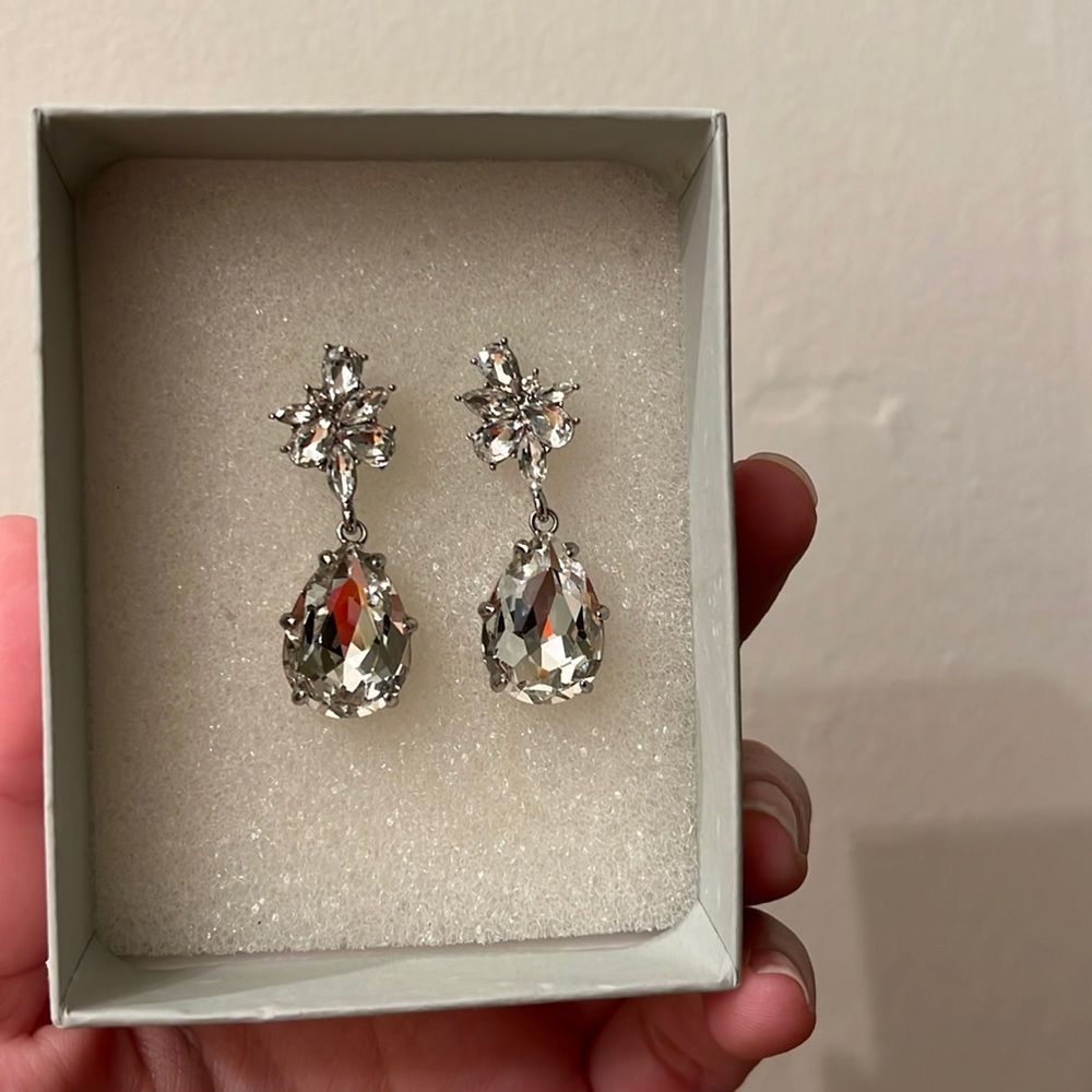 Stunning statement earrings. Teardrop dangly earrings.